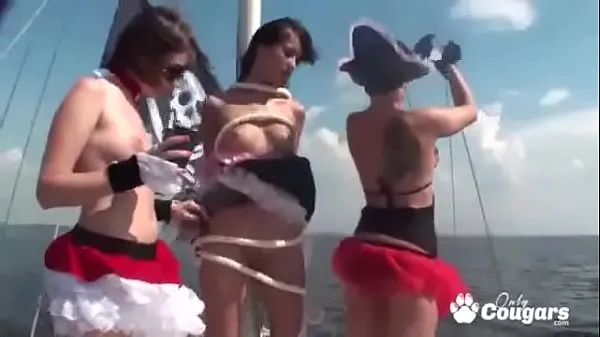 مقاطع فيديو رائعة Horny pirates Eat Some Pussy Pie رائعة