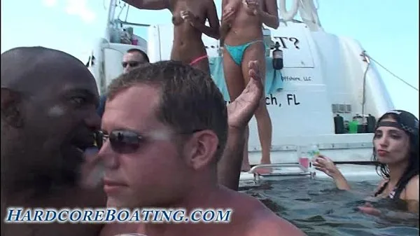 Grosses Hardcore Boating jeux de sexe sous l'eau vidéos chaleureuses