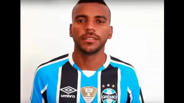 Большие Jogador do gremio pelado no vestiário - Léo Gomes pelado gremio теплые видео