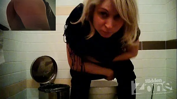 Isoja Blonde in blue panties peeing lämpimiä videoita