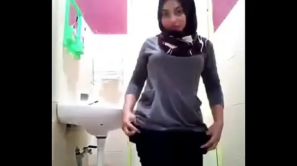 Grandi La zia hijab si masturba in un bagno caldovideo calorosi