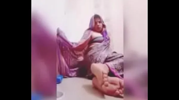 大 Sissy in hot saree 温暖的视频