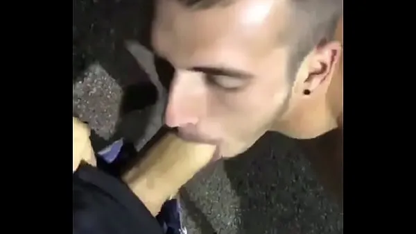 Store sucking in the parking lot varme videoer