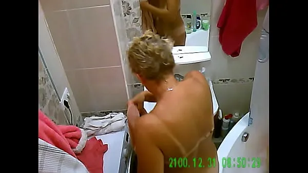 Isoja ass, big tits, beautiful body, mommy, takes a shower, spies on his wife lämpimiä videoita