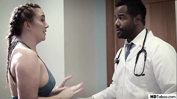 Grosses Maddy O'Reilly se fait enculer par un docteur noir vidéos chaleureuses