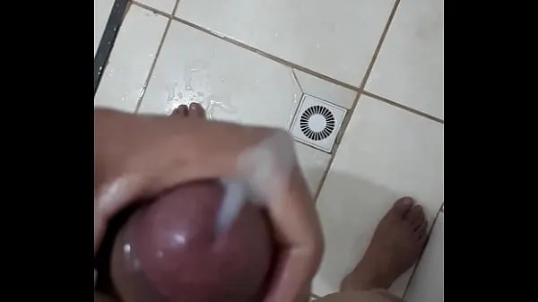 Grandes Masturbándose muy sabroso en el bañovídeos cálidos