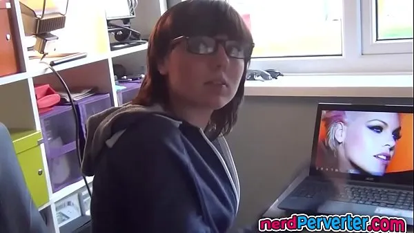 Veľké Nerdy Slut Sucks Cock teplé videá