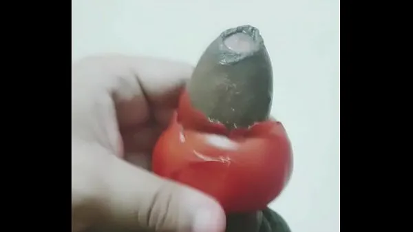 크고 Man vs. Tomato 따뜻한 동영상