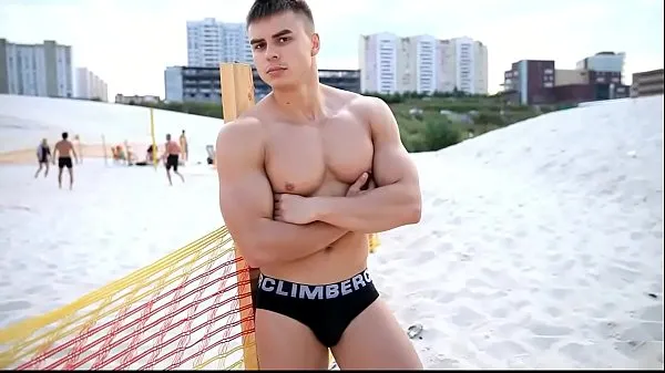 بڑے Russian hot Guy on the beach گرم ویڈیوز