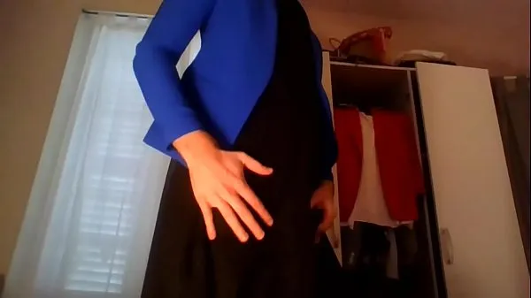 Velká Young amateur cross dresser secretary teasing and masturbating in red hot trench, sexy blue blazer and beautiful black dress vřelá videa