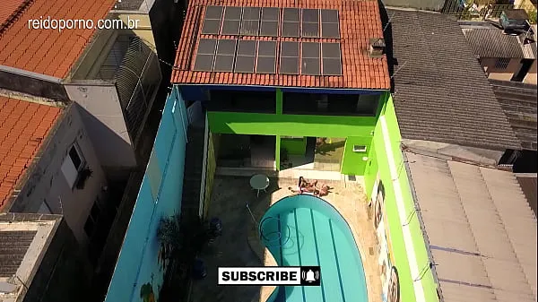 مقاطع فيديو رائعة Incredible video of DRONE in São Paulo that catches couple fucking by the pool رائعة