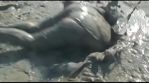 Μεγάλα Cocoa Soft Deep Mud Diving ζεστά βίντεο