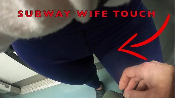 크고 My Wife Let Older Unknown Man to Touch her Pussy Lips Over her Spandex Leggings in Subway 따뜻한 동영상