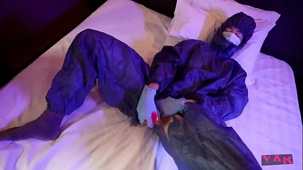 Duże A virologist jerks off to himself and a work colleague. Big cock cums with sperm in the face in the mask ciepłe filmy