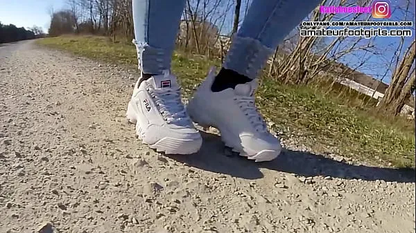 Nylon feet Pretty Sexy Fila Disruptor Shoeplay Nylon feet and Crush Trample girl plays with her sweaty Fila sneakers and shows her stinky wet nylons sweaty, stinky Fila Video ấm áp lớn