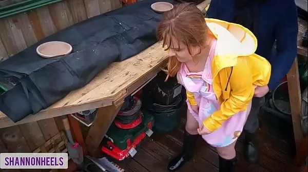 مقاطع فيديو رائعة Innocent Redhead Get's Caught in Shed and Butt Fucked - ShannonHuxley رائعة