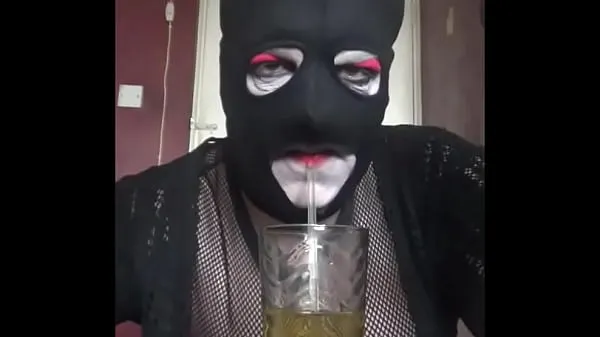 مقاطع فيديو رائعة crossdressing sissy mark drinks his own piss but wants another mans piss رائعة