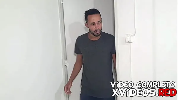 Nagy Novinha aproveitou que pai saiu pra trabalhar e ligou pro padrasto ir foder ela em casa e ele ainda levou um amigo - Ana Clara Bintencourt - Leo Ogro meleg videók