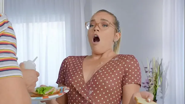Büyük She Likes Her Cock In The Kitchen / Brazzers scene from sıcak Videolar