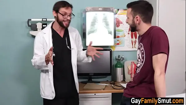 Duże Doctor gay examina el culo de su primo ciepłe filmy