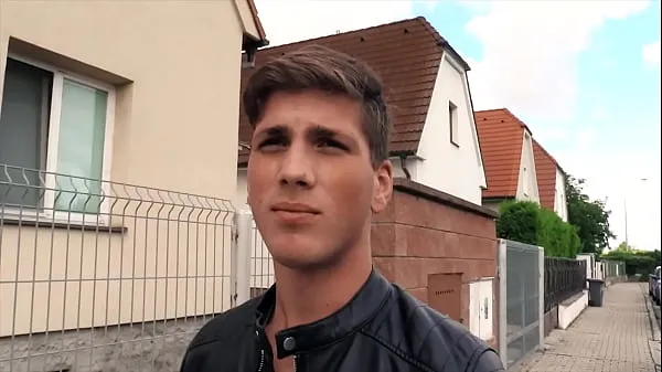 Große Sexy Twink beugt sich über Stöhnen, als er seinen Arsch für etwas Geld in der Öffentlichkeit hart gerammt bekommt - CZECH HUNTER 557warme Videos