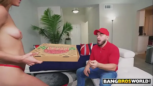 Große Macy Meadows fickt den Pizzabotenwarme Videos