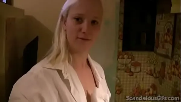 Grandes Blonde Babe Has Sex In her Homevídeos cálidos