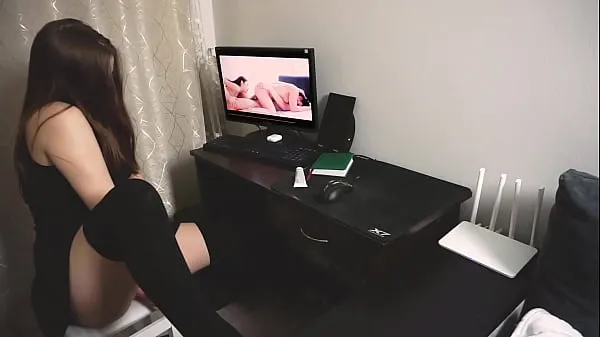 Große Dieses Mädchen träumt von einem Dreier wie im Pornofilm - Kraftvoller Orgasmuswarme Videos