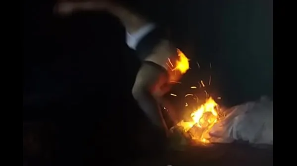 大 Shemale Slut Satanic Priestess Offers Her Ass To The Fire 温暖的视频