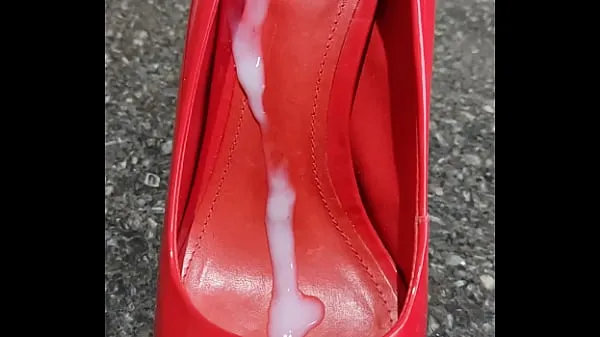 Große Roter Schutzschuh voller Milchwarme Videos