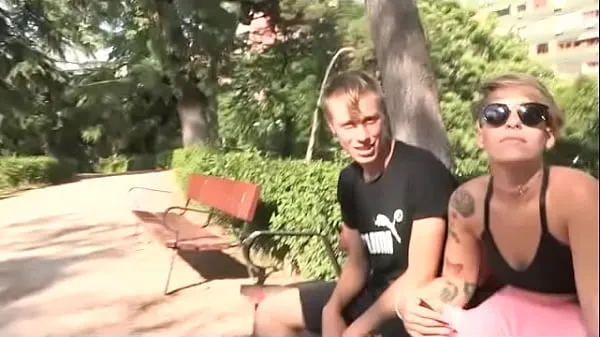 Veliki Violeta takes the challenge and Picks up COMPLETE STRANGERS to suck in the park topli videoposnetki