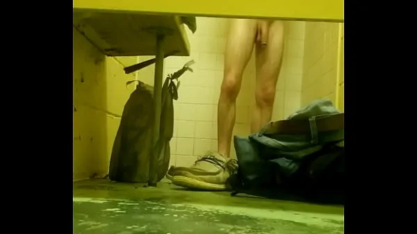 Big Guy with massive dick spied showering warm Videos