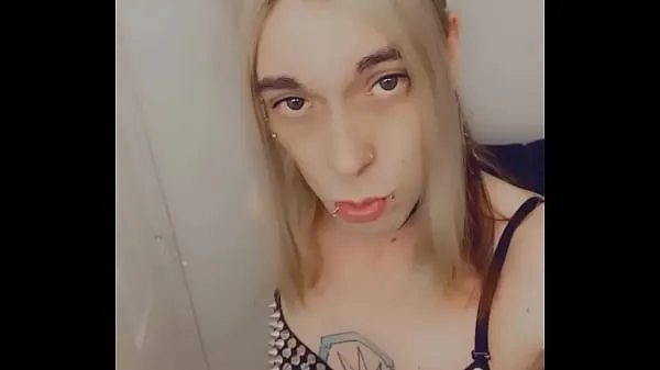 Isoja Cute Tranny is a Horny slut lämpimiä videoita