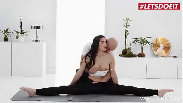 Große WHITEBOXXX - (Clea Gaultier, Christian Clay) - Die flexible Yoga-MILF lässt sich von ihrem besten Schüler hart in die Muschi hämmernwarme Videos