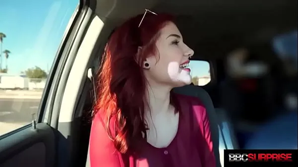 بڑے 18yo Red Haired Newbie Jules Gets her First BBC and Creampie گرم ویڈیوز