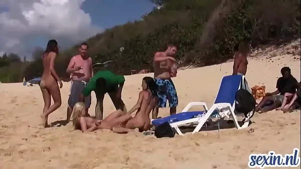 geile meiden spelen op het naaktstrand Video ấm áp lớn