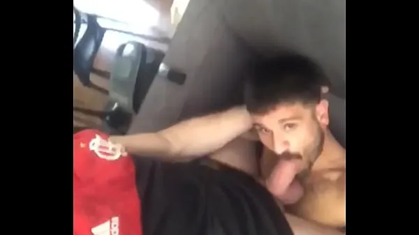 Grote Sucking a stud after his team lost the game warme video's