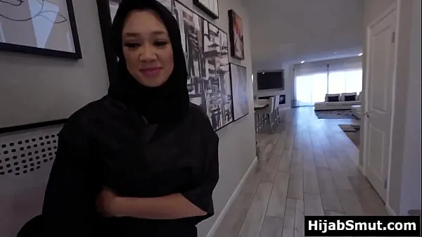 Veliki Muslim girl in hijab asks for a sex lesson topli videoposnetki