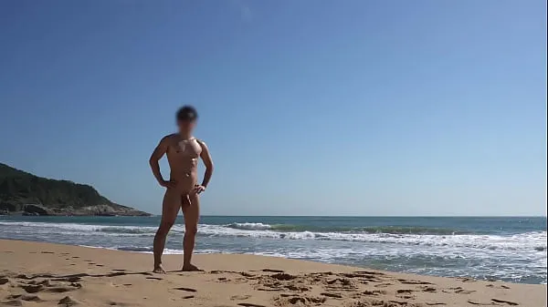 Grote Na praia nudista tomando sol warme video's