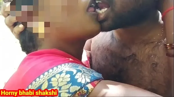 Große Sexy tamilische junge Frau Training im Wald mit Küssen, Fingern und Ficken mit Fremdenwarme Videos