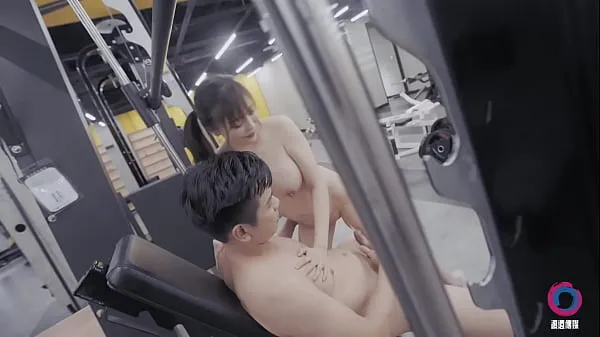 Nagy Gym Lina's sweaty sex meleg videók