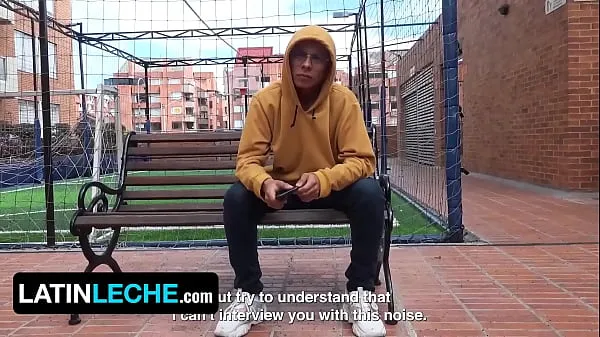 بڑے Hot Latino Stud Gets Tricked To Suck Stranger's Dick During Interview In Bogota - Latin Leche گرم ویڈیوز