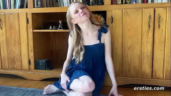 Grosses Ersties: Une blonde nerveuse profite de séances de discipline sexy vidéos chaleureuses