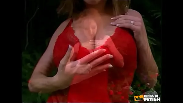 مقاطع فيديو رائعة Horny MILF with amazing big tits teases and get naked outdoor رائعة