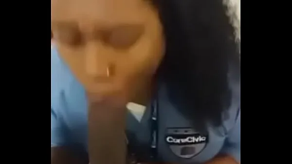 Correctional officer sucks BBC in inmates jail cell Video hangat besar
