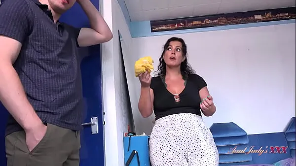 مقاطع فيديو رائعة AuntJudysXXX - Big Ass Stepmom Montse finds her panties in Stepson's room رائعة