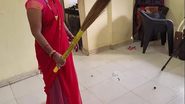 Desi Bhabhi fucks with her boss while sweeping Video hangat besar