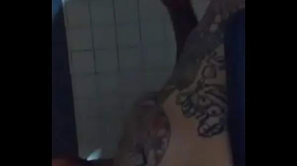 大 Big Dick exercise. Prison shower footage 温暖的视频