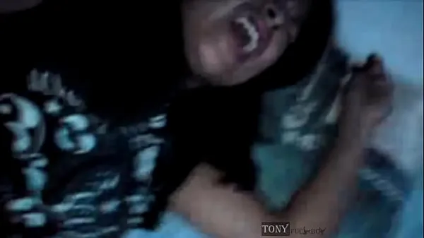 Ouch, was I in the wrong hole? I'm sorry.. If you already know how I am, why do you fit it in your ass? Her first time in the ass is not what she wanted but she went home being another woman Video hangat besar
