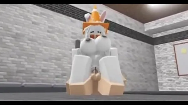 大きなエッチなRobloxバニーガールが男子ロッカールームに忍び込み、犯される温かい動画